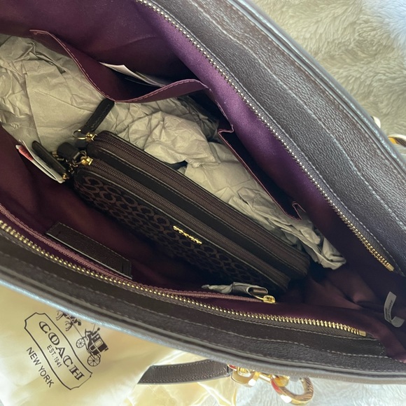 ✅Authentic ✅ New Coach canvas mahogany large handbag - Picture 8 of 9